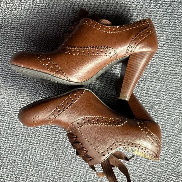 American Eagle wingtip Oxford vintage inspired heels, 6 - Picture 3 of 6